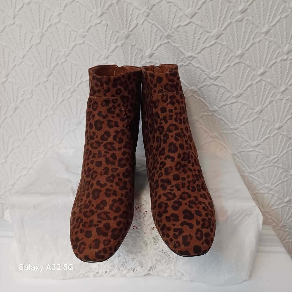 LOFT Brown Ankle Boots with Chunky Heel Leopard  Print Size 9.5 - Picture 9 of 11